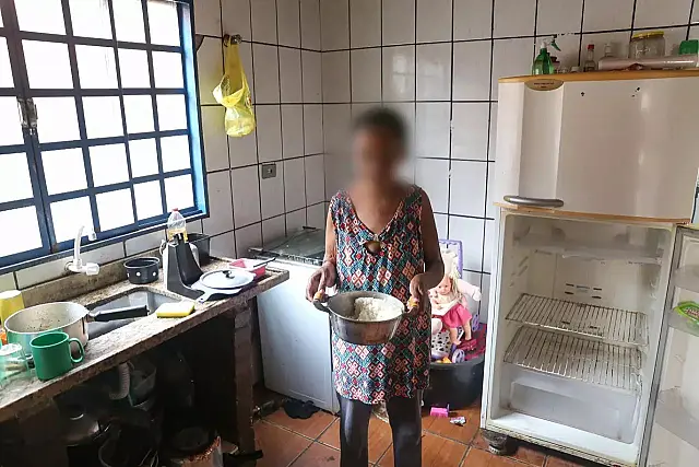 Família abandona idosa na capital com comida estragada e viaja para Aquidauana