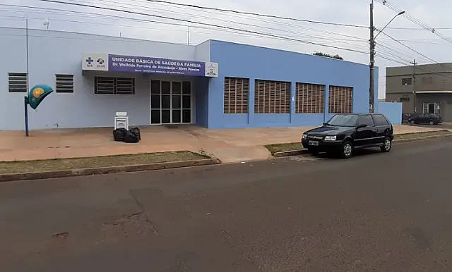 Homem quebra vidros de posto de saúde à cabeçadas na Capital