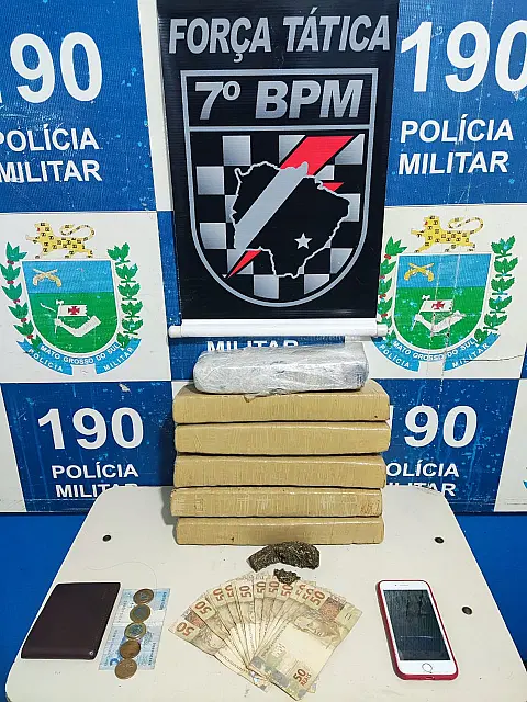 Jovem é preso e adolescente apreendida por tráfico de drogas no Jardim Aeroporto