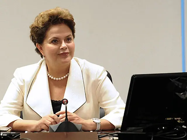 Pelo Facebook, Dilma responde perguntas sobre Marco Civil da Internet