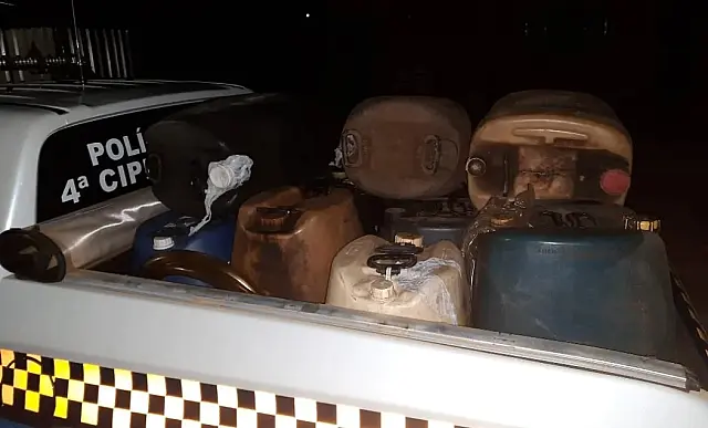 Policiais flagram comercialização ilegal de combustível