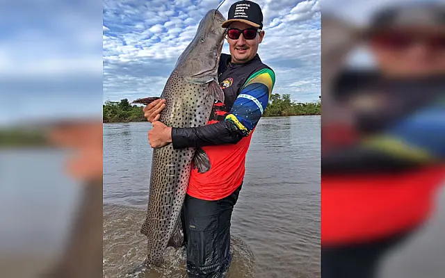 Aquidauanense pesca pintado de 1,70 no rio Dourados