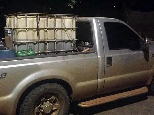 Trio é preso e caminhonetes são apreendidas com 1,7 mil litros de diesel furtados