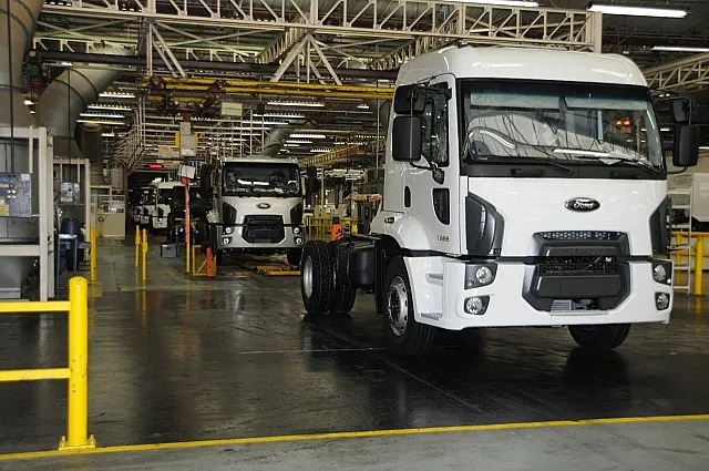 Ford fecha fábrica em SP e anuncia saída do mercado de caminhões da América do Sul