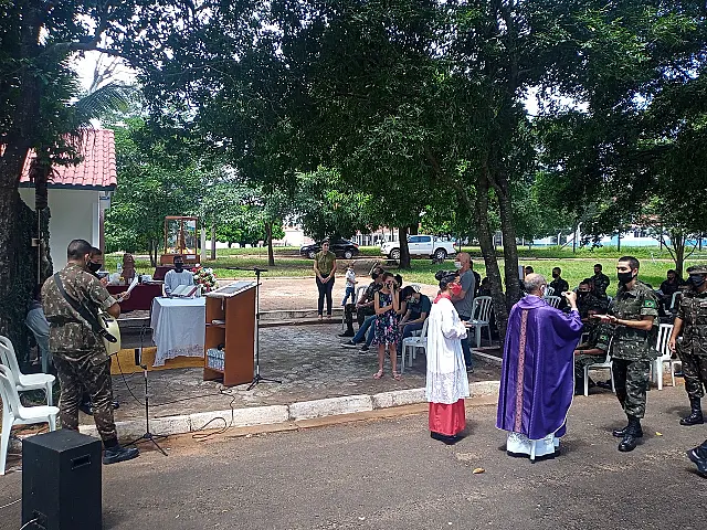 Bispo da Diocese de Jardim realiza culto religioso para militares do 9º batalhão em Aquidauana