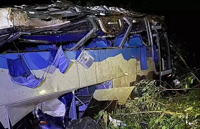 Sobe para 11 os mortos em acidente de ônibus