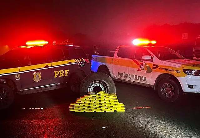 Polícia encontram 52 kg de cocaína e crack em carreta com donativos para o RS