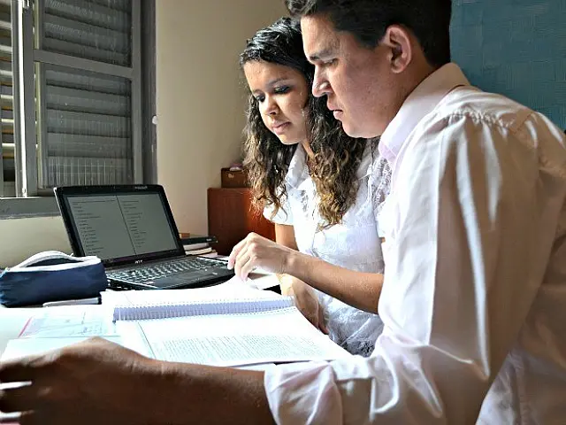 Aos 41, pai se anima e decide prestar Enem com a filha em MS