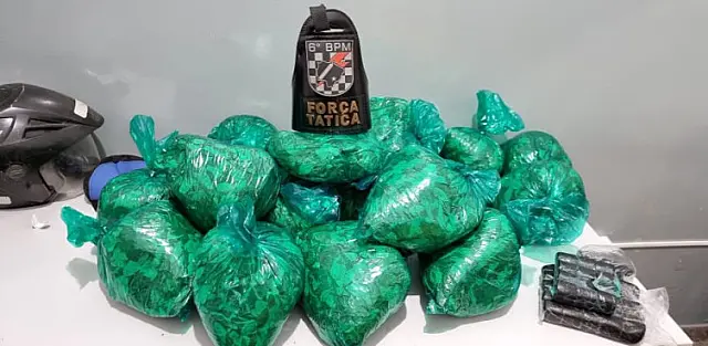 Boliviano é flagrado com 9 kg de folha de coca em estrada da zona rural