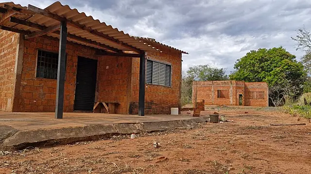 Jovem confessa ter enterrado corpo de bebê em quintal de casa em Anhanduí