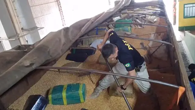 PRF apreende caminhão com 5 toneladas de maconha na BR-163