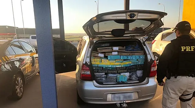 PRF apreende carro abarrotado com equipamentos eletrônicos do Paraguai