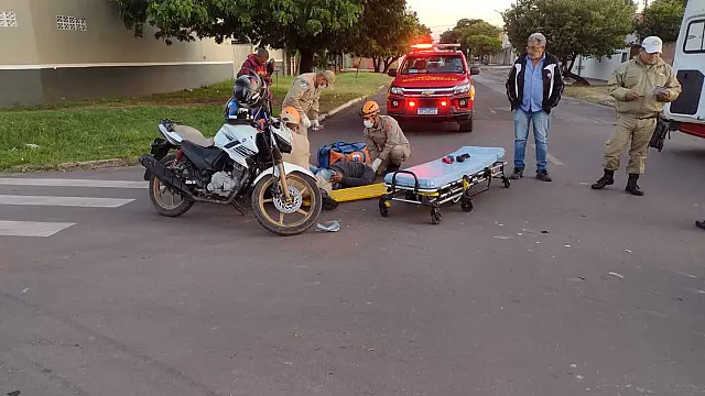 Colisão entre carro e moto deixa homem ferido em Corumbá
