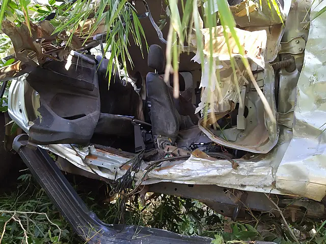 Homem morre após caminhonete cair de ponte