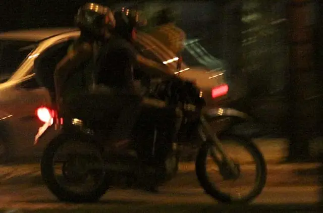 Jovem tem moto roubada por dupla na Avenida Integração