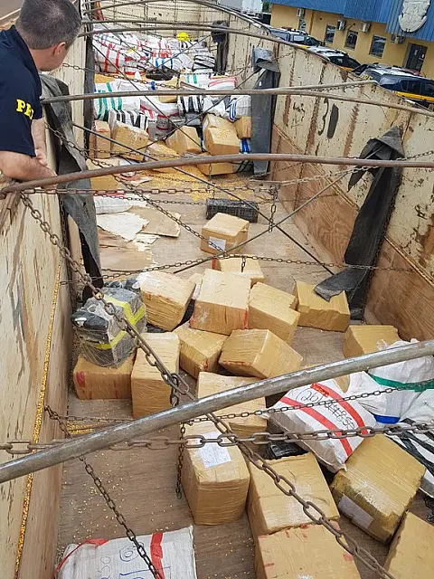 PRF intercepta carga com 9,5 toneladas de maconha em MS