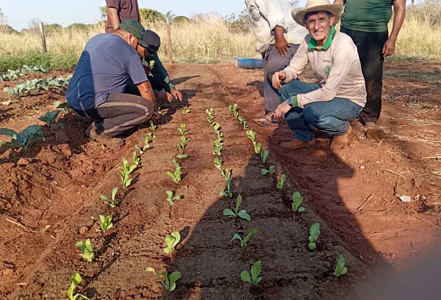 Miranda conclui cursos de bordado e horticultura em aldeias indígenas