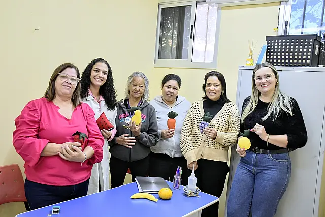 Pacientes do CAPS fazem entrega de Bonecos Terapêuticos para o CEM