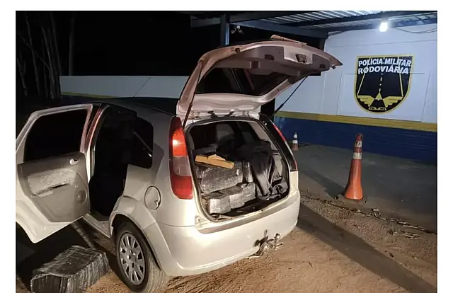 Carro abandonado com 413kg de maconha é apreendido pela PMR