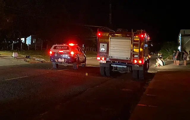 Casa é destruída em incêndio na Vila Pinheiro