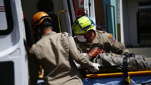 Motociclista é atropelado por Saveiro e sofre traumatismo craniano