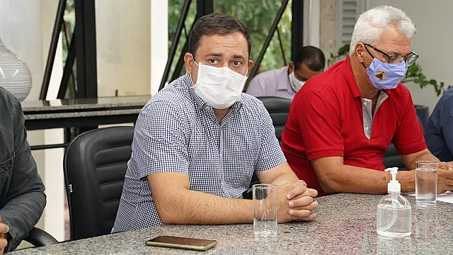 Marcio Fernandes lidera grupo de trabalho para evitar paralisação de frigorífico em Coxim