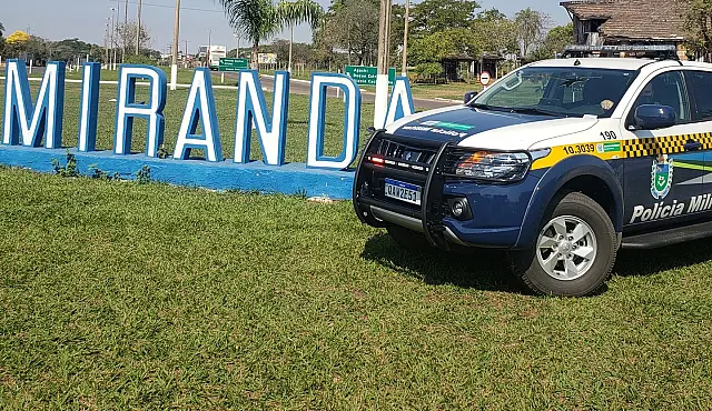Oficiais da Rádio Patrulha prendem em flagrante comerciante de drogas