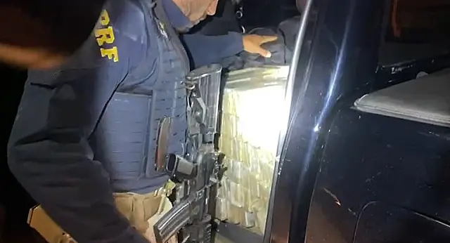 Caminhonete roubada é encontrada com 1 tonelada de droga em Itaquirai