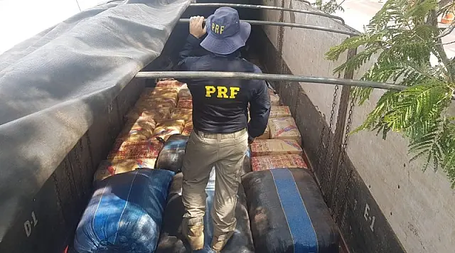 PRF apreende em Miranda carreta carregada com mercadoria irregular da Bolívia