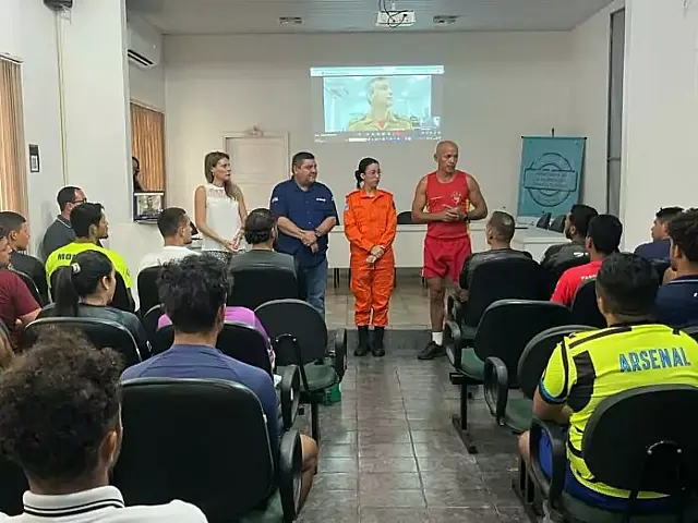 Prefeitura e Corpo de Bombeiros realizam curso de formação para os guarda-vidas