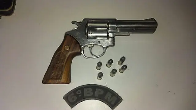 Homem é detido com revólver em Corumbá