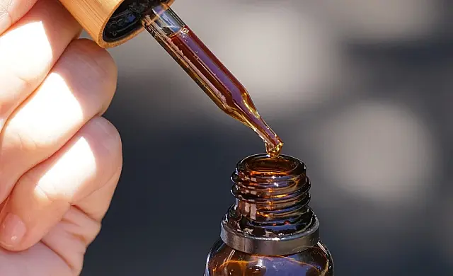 Defensoria garante medicamento à base de canabidiol para adolescente
