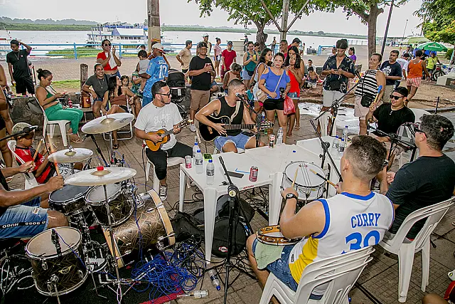 1ª Roda de Samba do Carnaval anima corumbaenses