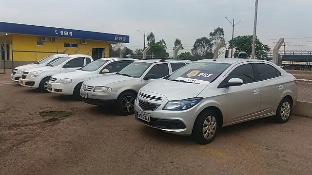 Comboio de veículos com bebidas e eletrônicos do Paraguai é apreendido na BR-163