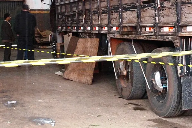 Mecânico experiente morre ao enroscar casaco em eixo de caminhão boiadeiro