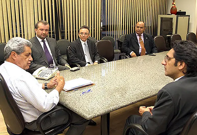Puccinelli e presidente da Oi discutem parcerias nas áreas culturais e sociais