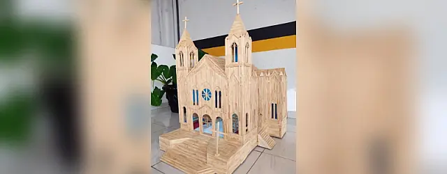 Feita com palitos, réplica da Catedral de Aquidauana é vendida em feira