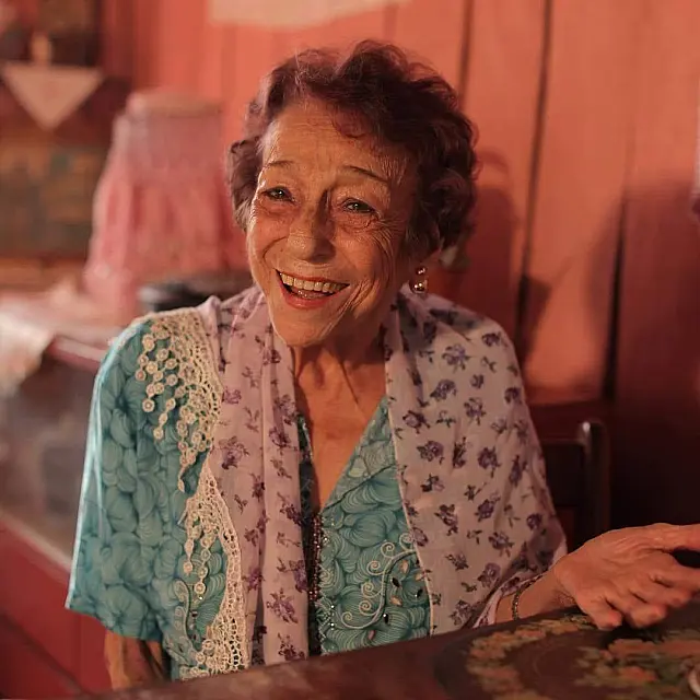 Delinha ganha alta e vende pendrive com sucessos antigos da carreira musical