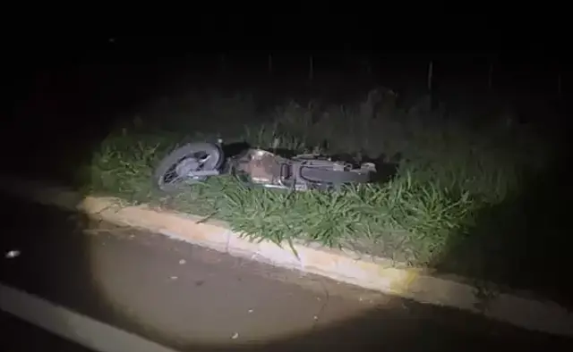 Motociclista morre após bater em meio-fio na MS-382