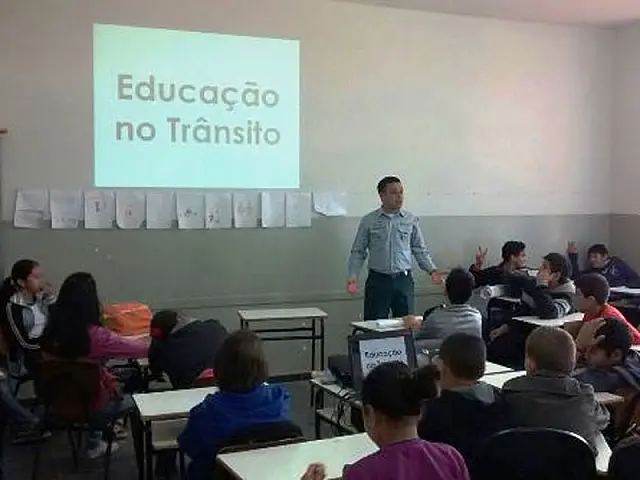 7º BPM realiza palestra na Escola Municipal Erso Gomes