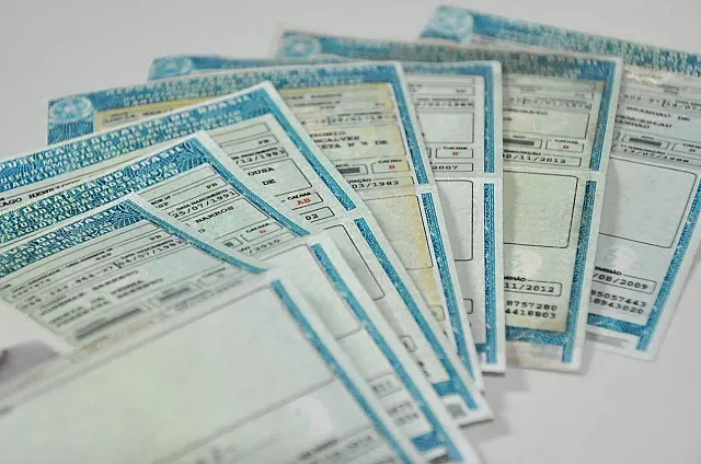 Deputados aprovam taxa de CNH proporcional a idosos