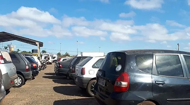 Leilões em maio vão retirar mais de 400 veículos dos pátios do Detran-MS