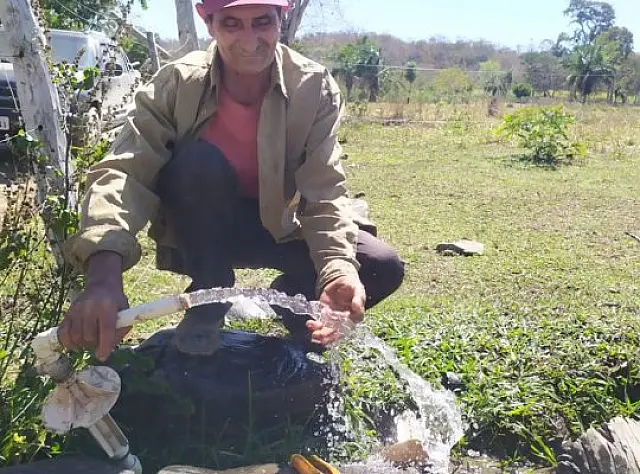 Poço é ligado e vai levar água aos moradores do Assentamento Sumatra