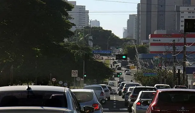 Em mês de licenciar veículos com placa final 9, Detran explica como obter o documento pela internet