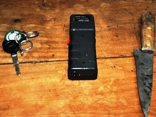 Dupla encapuzada rende casal, faz 'limpa' em residência, mas é detida pelo 7º BPM