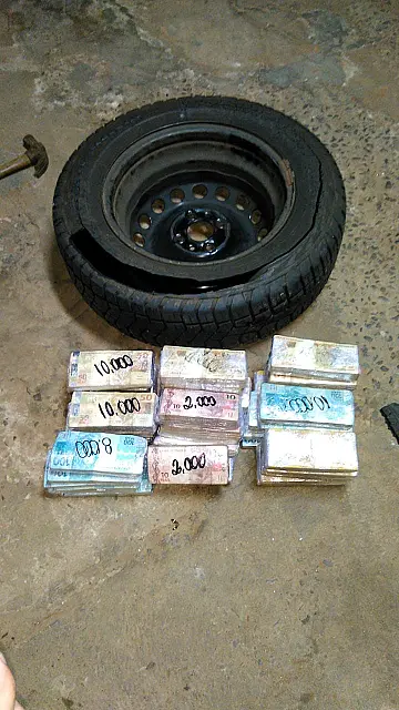 PF Apreende quase 300 mil reais escondidos dentro de pneu