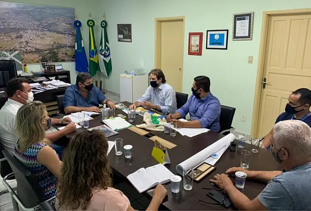 Prefeito se reúne com Sebrae para conhecer programa Cidade Empreendedora