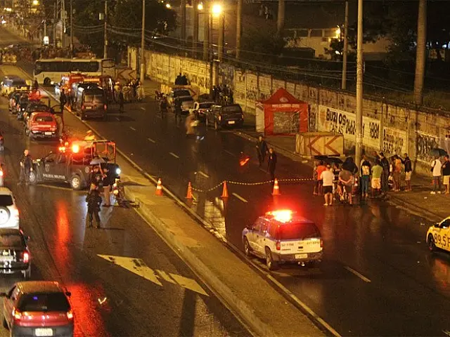 Após quase três horas, sequestrador de ônibus se entrega