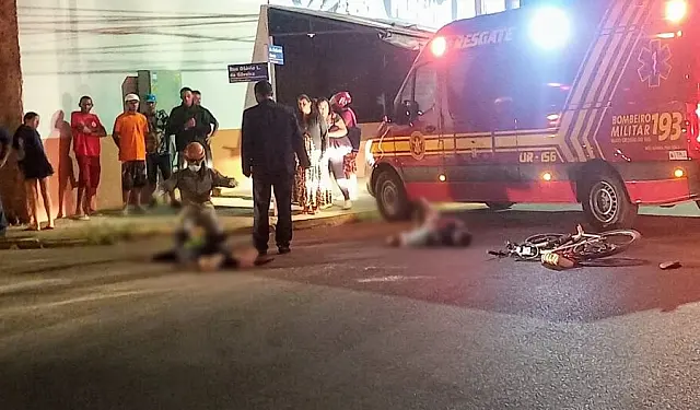 Adolescentes ficam feridos em acidente entre bike elétrica e ônibus