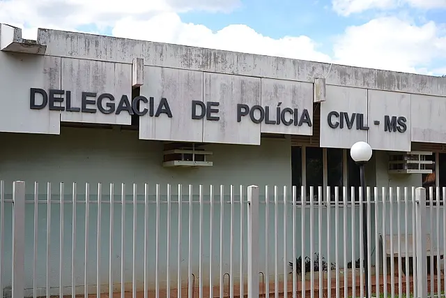 Auxiliar de serviços gerais dá facada perto coração do próprio primo